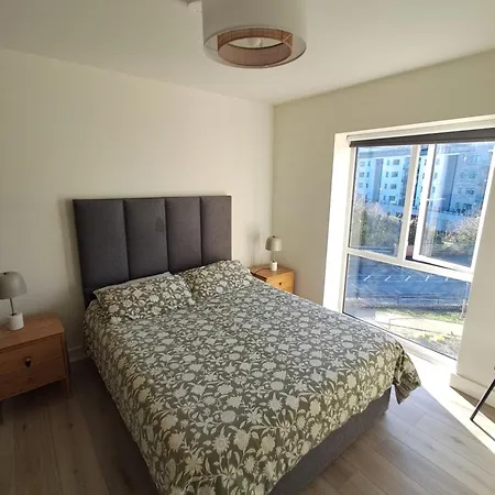 Modern Ensuite King Bedroom In 3* サンディフォード