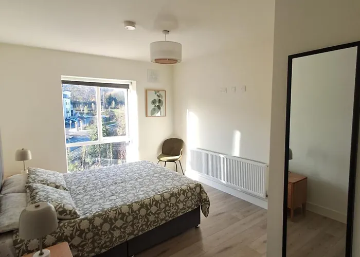 ゲストハウス Modern Ensuite King Bedroom In サンディフォード