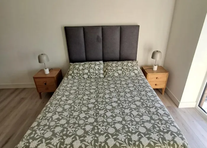 Modern Ensuite King Bedroom In ゲストハウス 3*