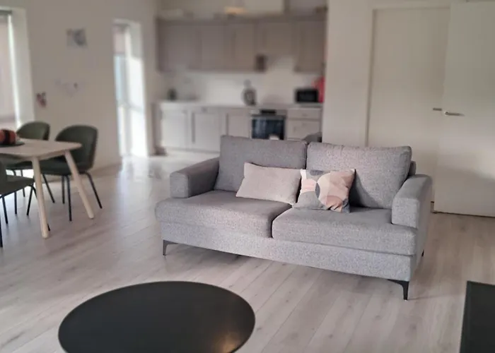 ゲストハウス Modern Ensuite King Bedroom In サンディフォード